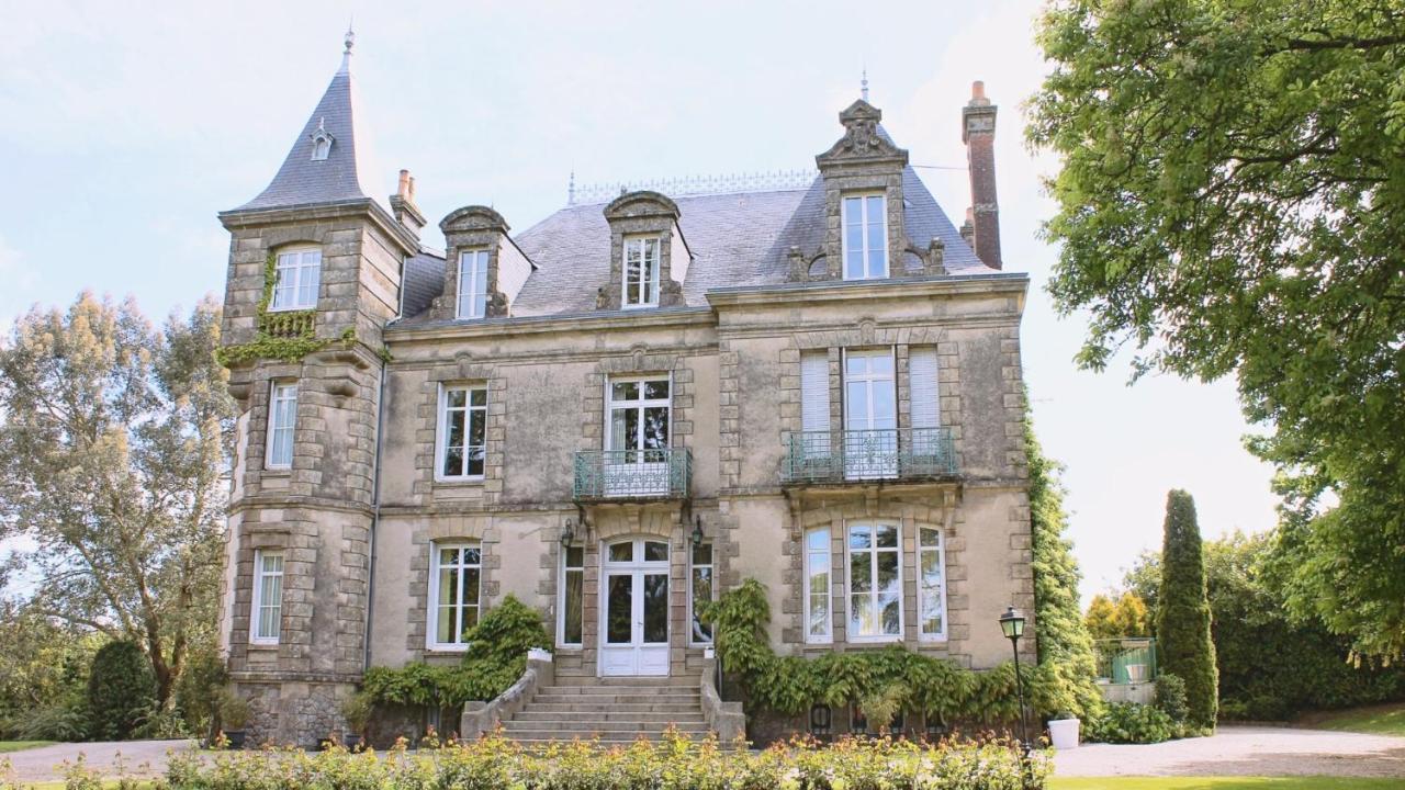 Le Chateau Des Tourelles En Vendee La Gaubretiere