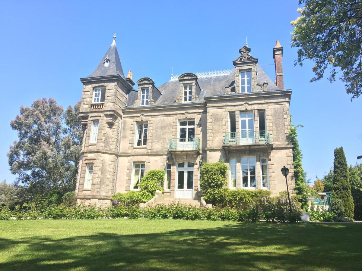 Le Château Des Tourelles En Vendée Couette-café