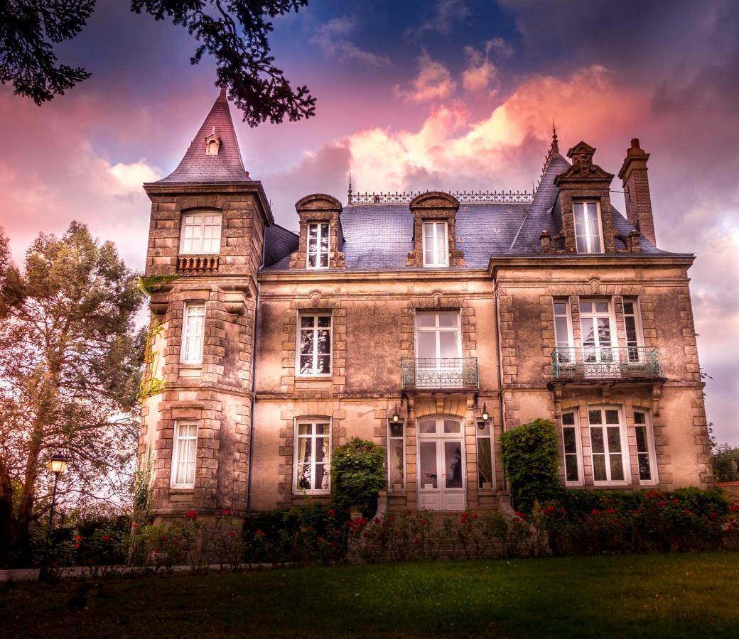 Le Chateau Des Tourelles En Vendee