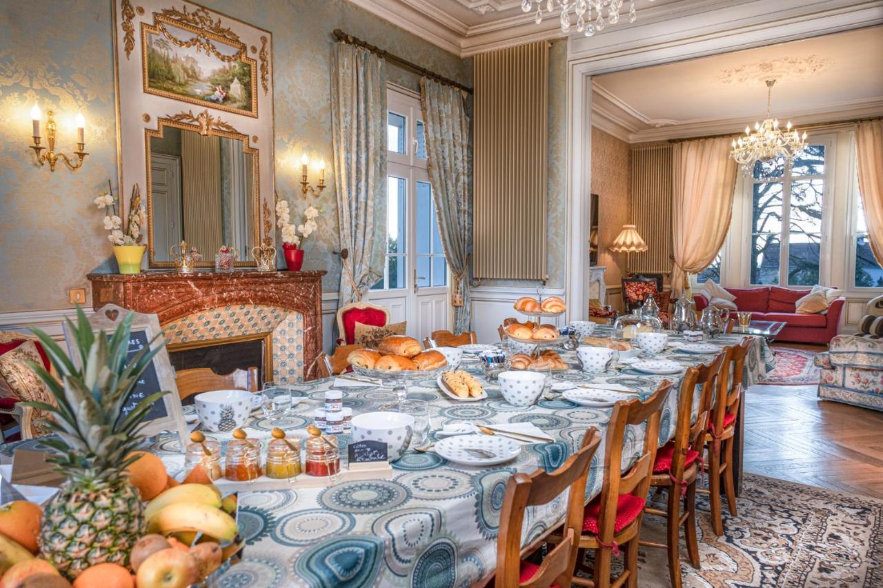 Le Chateau Des Tourelles En Vendee *
