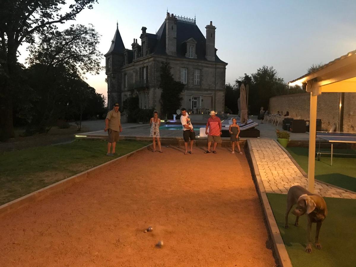 Le Chateau Des Tourelles En Vendee