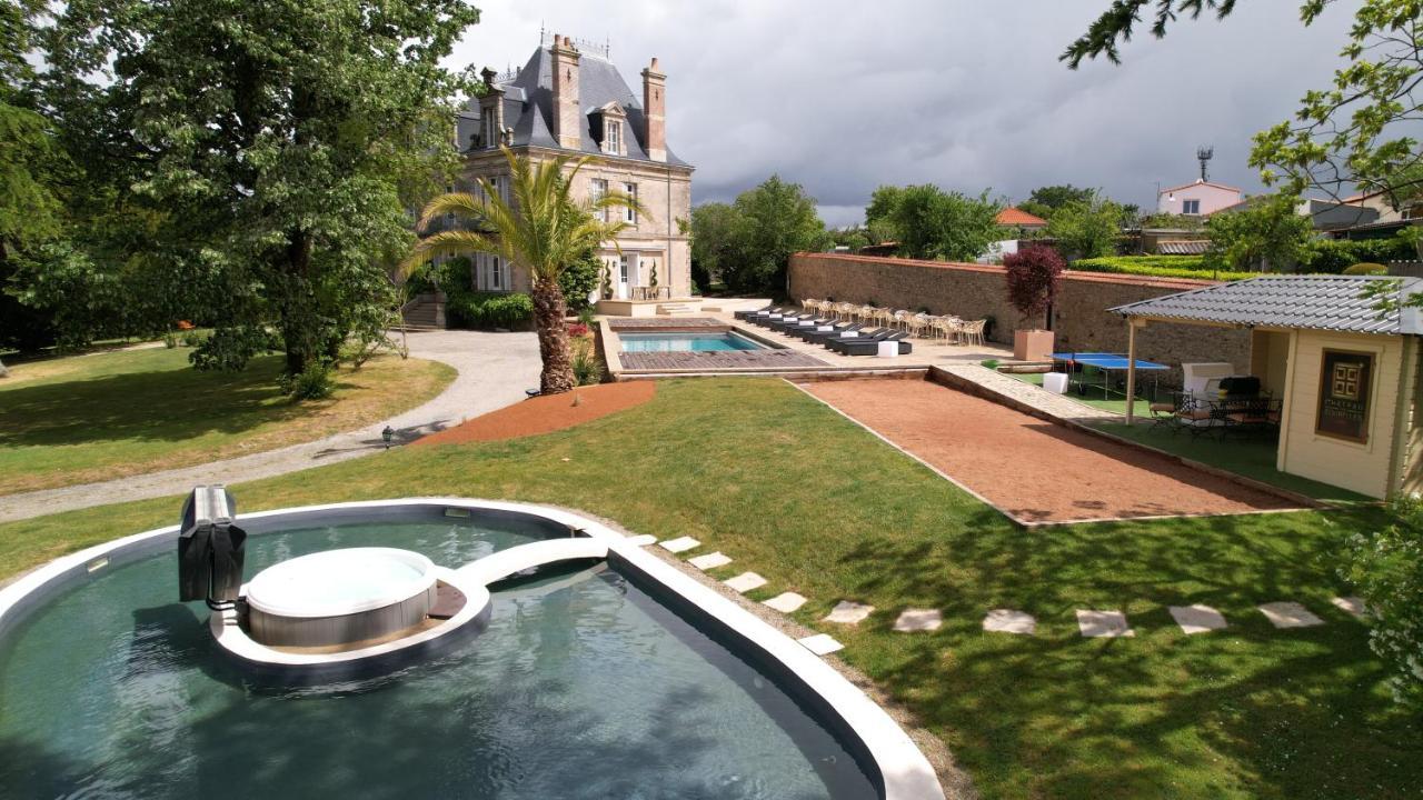 Le Chateau Des Tourelles En Vendee Frühstückspension *